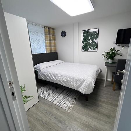 Apartament Studio In Private House Near Central Milton Keynes Zewnętrze zdjęcie
